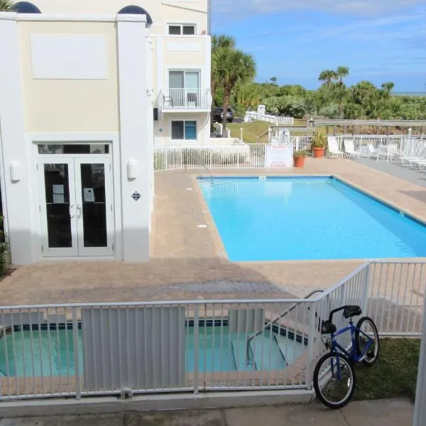 Oceanfront in Canaveral, Views, Heated Pool & Spa, hotel a Cape Canaveral