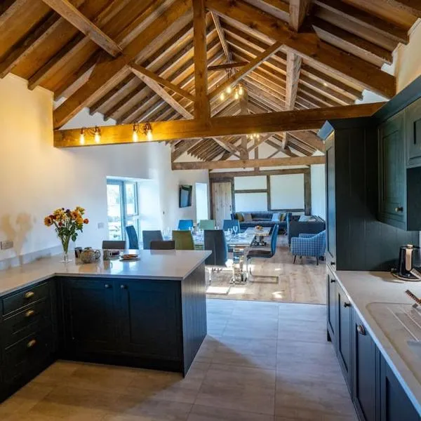 Long Barn, seaside cosy cottage for 8, hotel a Beaumaris