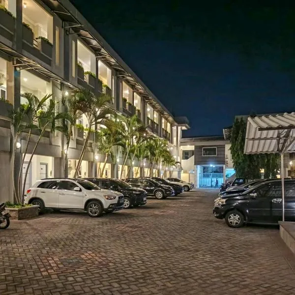 Graha Marina RedPartner near Plaza Marina, hotel em Surabaia