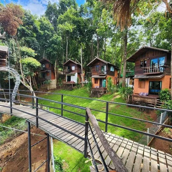 บ้านต้นไม้แม่กำปอง Baan TONMAI MAEKAMPONG, hotel v destinaci Chiang Mai