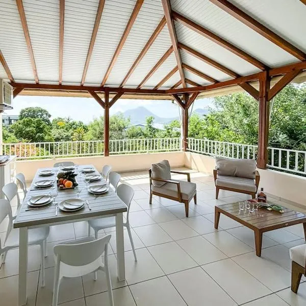 Bel appartement duplex T4 Laboté, vue mer, a 600m de la plage de Diamant, hotel a Le Diamant