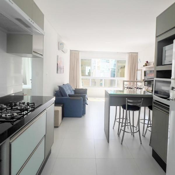 Apartamento 2 dormitórios a 300 metros do mar na Meia Praia - Itapema-sc - Foto 4