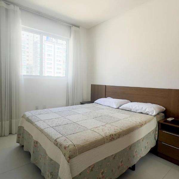 Apartamento 2 dormitórios a 300 metros do mar na Meia Praia - Itapema-sc - Foto 3