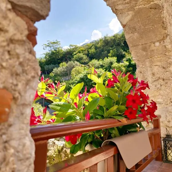 Casa antico borgo - appartamento 2, hotel v destinaci Brenzone sul Garda