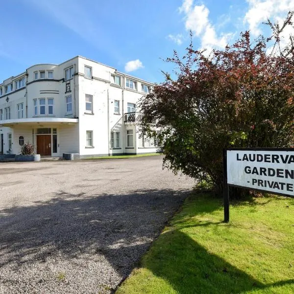Laudervale West Penthouse Balloch, hotel in Balloch