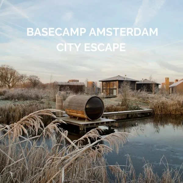 Basecamp Amsterdam, hotel v destinaci Amsterdam
