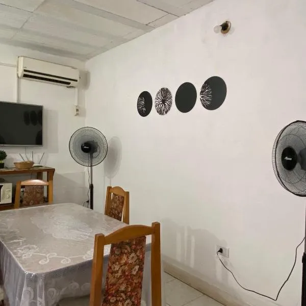 Casa May - A 15 min del Aeropuerto、Barrio Esteban Echeverríaのホテル