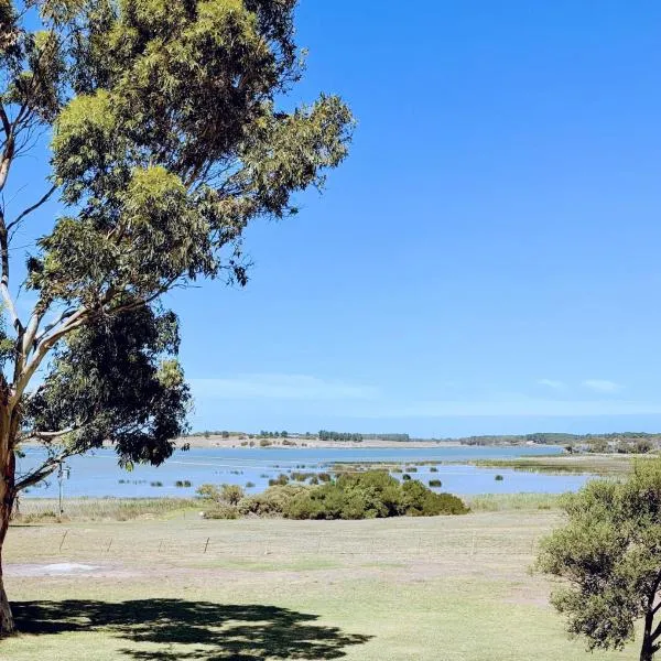 Hilltop Riverview Retreat, hotel v destinaci Clayton Bay