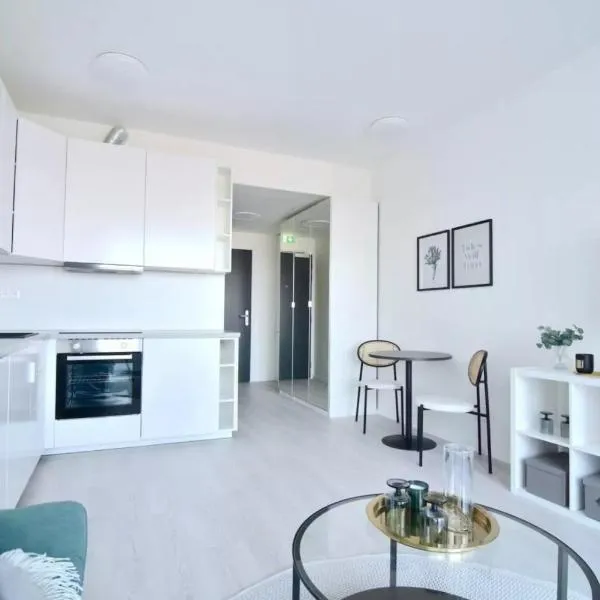 BRIS Apartment, 1-2 guests, Free Parking & Wifi, 4km Downtown, Bratislava, hotel in Nivy