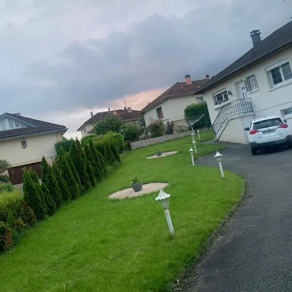 Studio dans une maison avec parking, hotel in Montbéliard