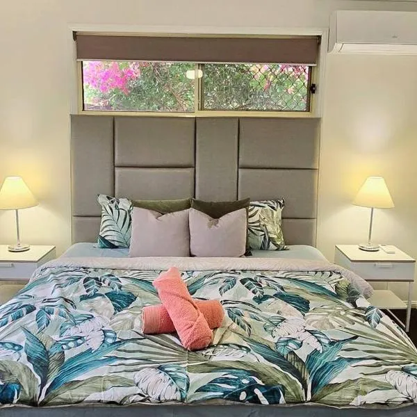 Relaxing Hamptons Style Home In Forest Lake, hotel v destinaci Doolandella