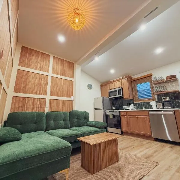 Stylish 2 BR 1 BA Apartment - Steps to the Ocean - Hidden Gem, hotel v destinaci Wildwood