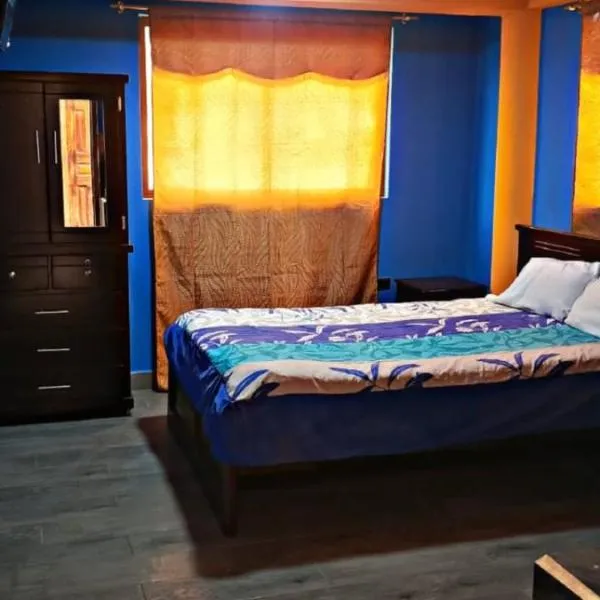 habitacion privada, hotel in Ibarra