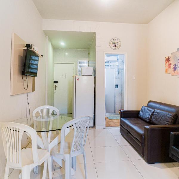Studio completo na praia de Copacabana com ar, wifi, netflix, até 4 pessoas, FUNDOS CLARO E SILENCIOSO, pauloangerami PJ135 - Foto 2