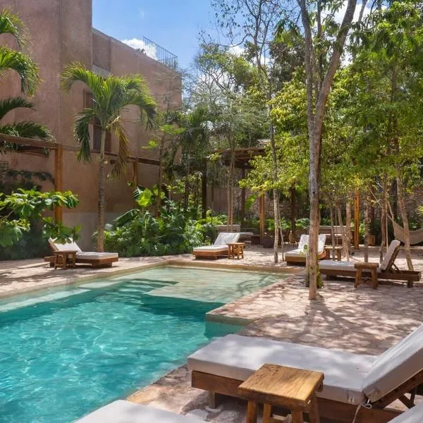 3BR Home in Gated Community with Private Rooftop Plunge Pool, Grill & Shared Pool, hotel en Tulum