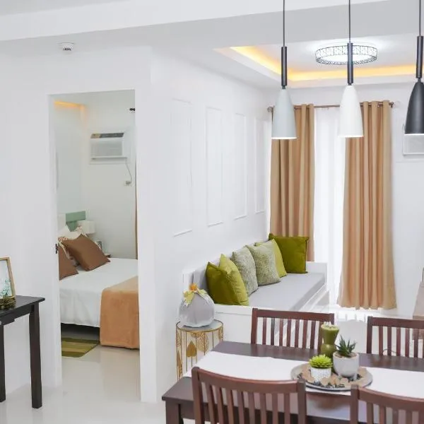 Cozy Crib Suite Condo with Balcony Pool & Gym, hotel in Puerto Princesa