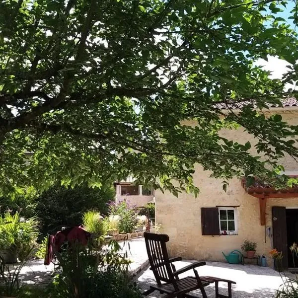 Le moulin des Verlines, hotel in Saint-Laurent-sur-Manoire