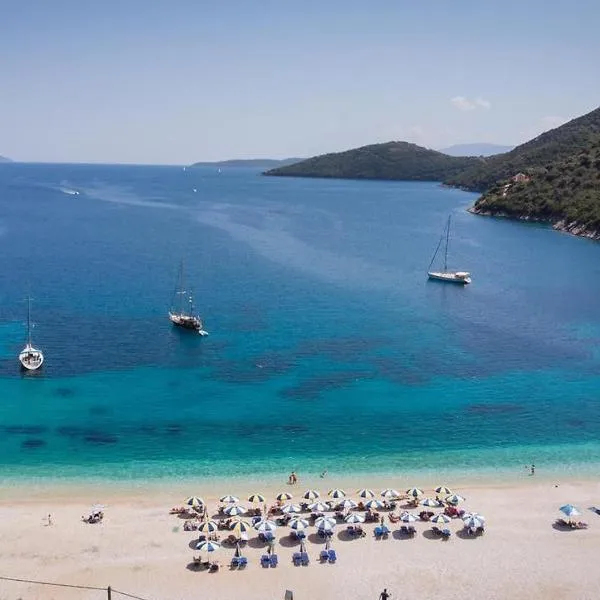 Rouda Bay Beach Hotel, hotel in Mikros Gialos
