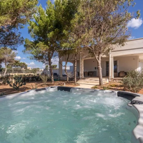 Villa Albachiara con idromassaggio e pineta - Apulia Home, ξενοδοχείο σε Torre San Giovanni Ugento