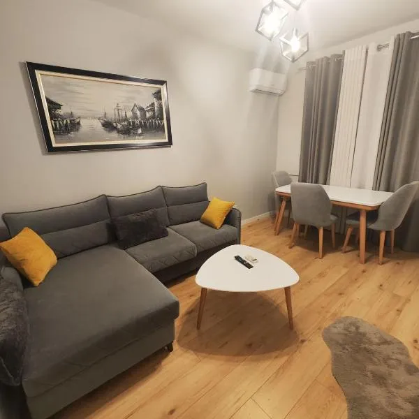 Ring Center Downtown Apartment, hotel di Tiranë
