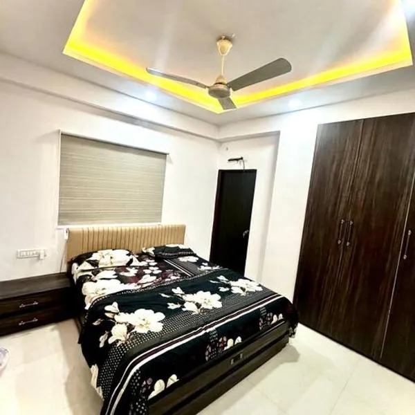 Cozy 2BHK with Balcony & Kitchen, hotel in Nagpur