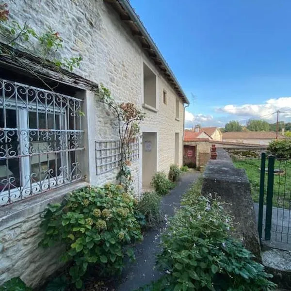 Studio paisible, hotel v destinaci Ruffec