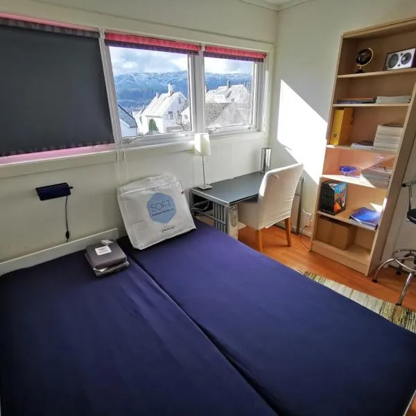 Apartment close to the city center with sea view, hotel v destinaci Ålesund