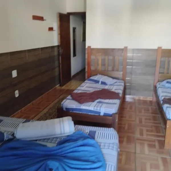 QUARTO COM COZINHA E CHURRASQUEIRA PARa ATÉ 7 PESSOAS A SÓ 600 METROS DA BASÍLICA, hotel v destinaci Aparecida