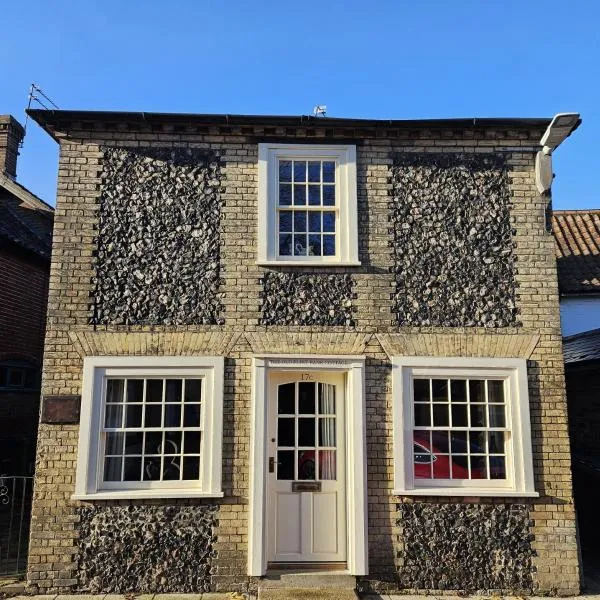 The Old Flint Bank Cottage, hotel sa Harleston