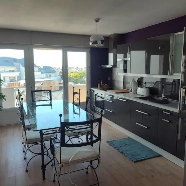 Grand T2 lumineux avec parking, hotel v destinaci Nantes