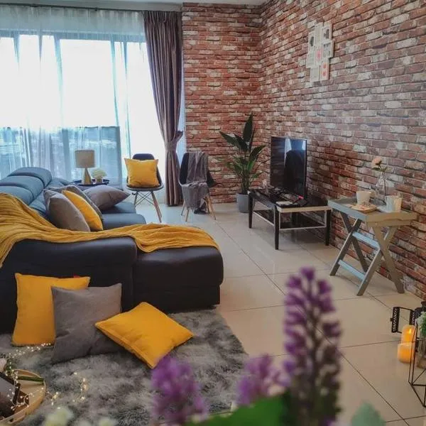 NEW! Spacious 3BR Luxury Stay at Sunrise Gurney GeorgeTown, hotel in George Town