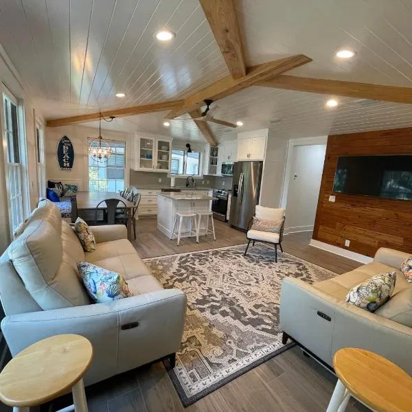 Tree Spirit Retreat - 4310 Third Street, hotel in Saint Simons Island