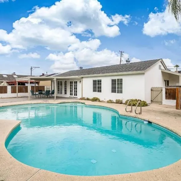 Entire home, Heated Pool, Free Parking, WiFi, Pets are allowed, hôtel à San Diego