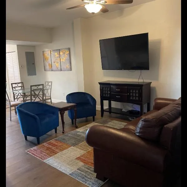 Blue Horizon With Shared Spaces, hotel in Riviera Beach