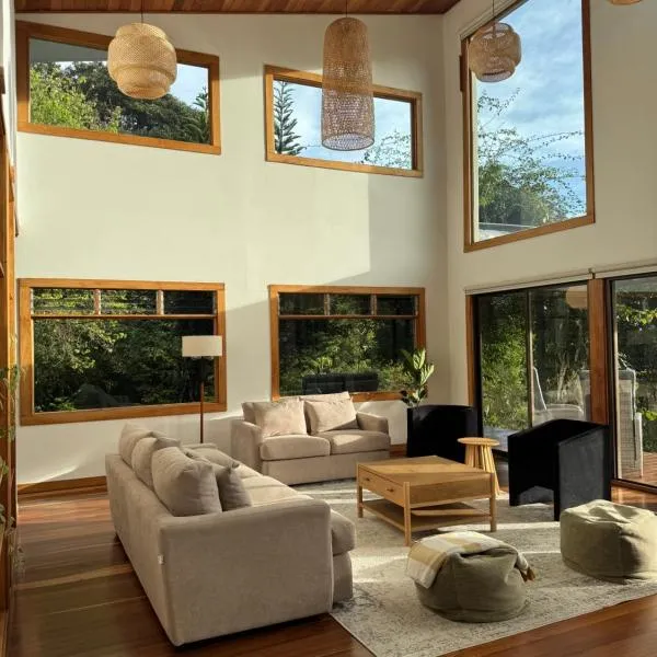 Refugio Monteverde house, privacy & ocean view!, hotel in Monteverde Costa Rica