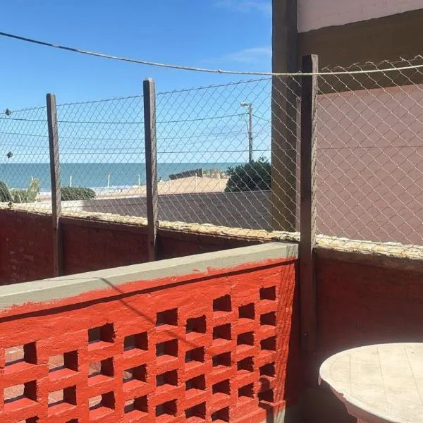 Departamento frente al mar y con vistas a la playa, hotel in Villa Gesell