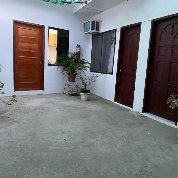 GJES Lodge AND GUESTHOUSE, hotel v destinaci Moalboal