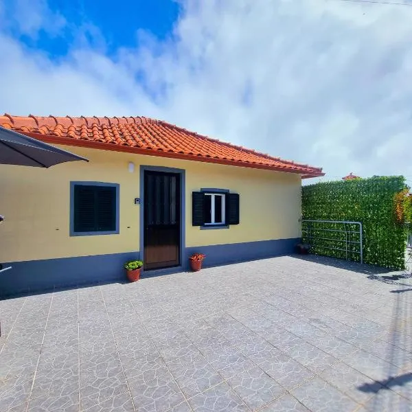 House in Central Sanatana, Near Top Hiking Trails and Levadas, Pico Ruivo, hotel in Santana