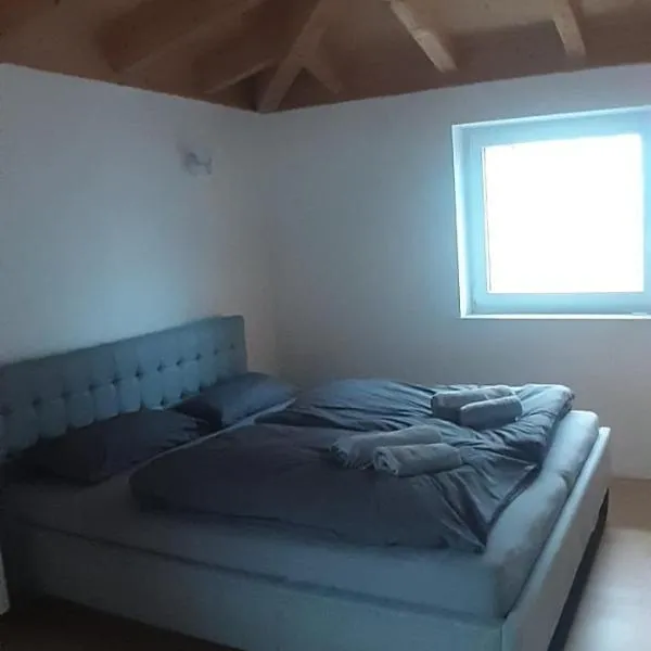 2-Zimmer Ferienwohnung für 4-6 Personen nahe München, Fürstenfeldbruck, Augsburg, Landsberg, Ammersee, hotel v destinaci Merching