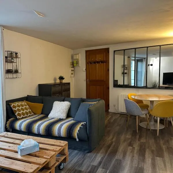 Appartement Duplex à Brie-Comte-Robert, hotel v destinaci Brie-Comte-Robert