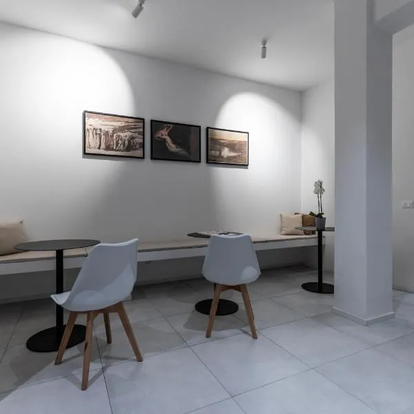 Dantis Rooms, hotel en Rávena