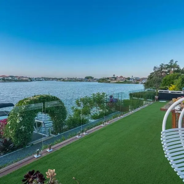 Immaculate Waterfront Residence-Masterpiece, hotel in Gold Coast