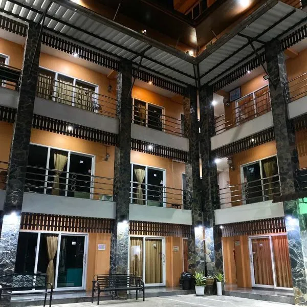 B and B Hotel, hotel v destinaci Ranong