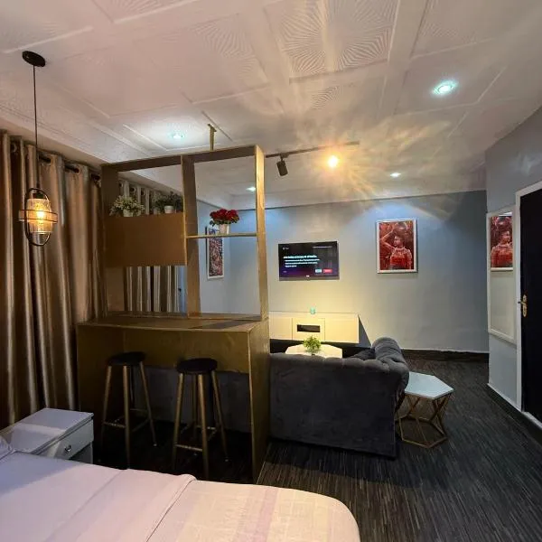 Big Studio Unit in Lekki phase 1 - Kitchen, Washer, 24-7 light, WiFi & Netflix, hotel in Lagos