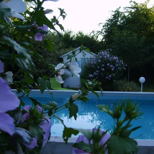 La Ferme de Thoudiere, hotel v destinaci Saint-Étienne-de-Saint-Geoirs