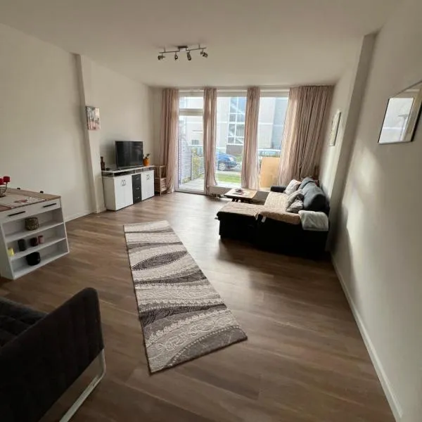 Barrierefreie Erdgeschossferienwohnung Lübeck, hotel in Lübeck