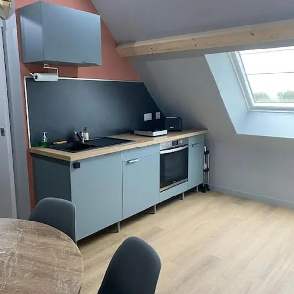 Studio, hotel in Lourouer-Saint-Laurent