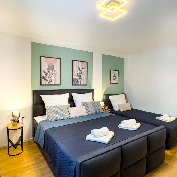 Charmantes 3-Zi-Apartment am Schlössle in Lechhausen-Garage-Balkon-Küche-Smart TV, hotel in Augsburg