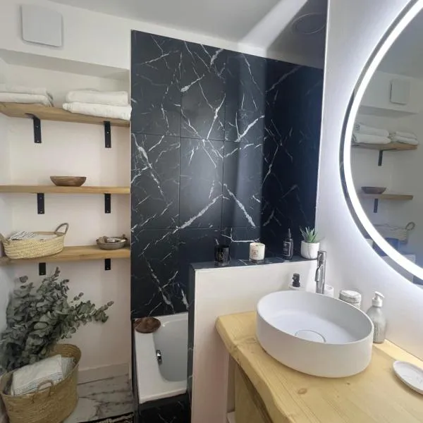 Idéal Cosy Lumineux Central calme Fonctionnel & Beau, hotel in Huez