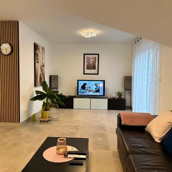 Family apartment in Erlensee - Autobahn A45 A66 - Frankfurt Airport FRA, hotel in Erlensee